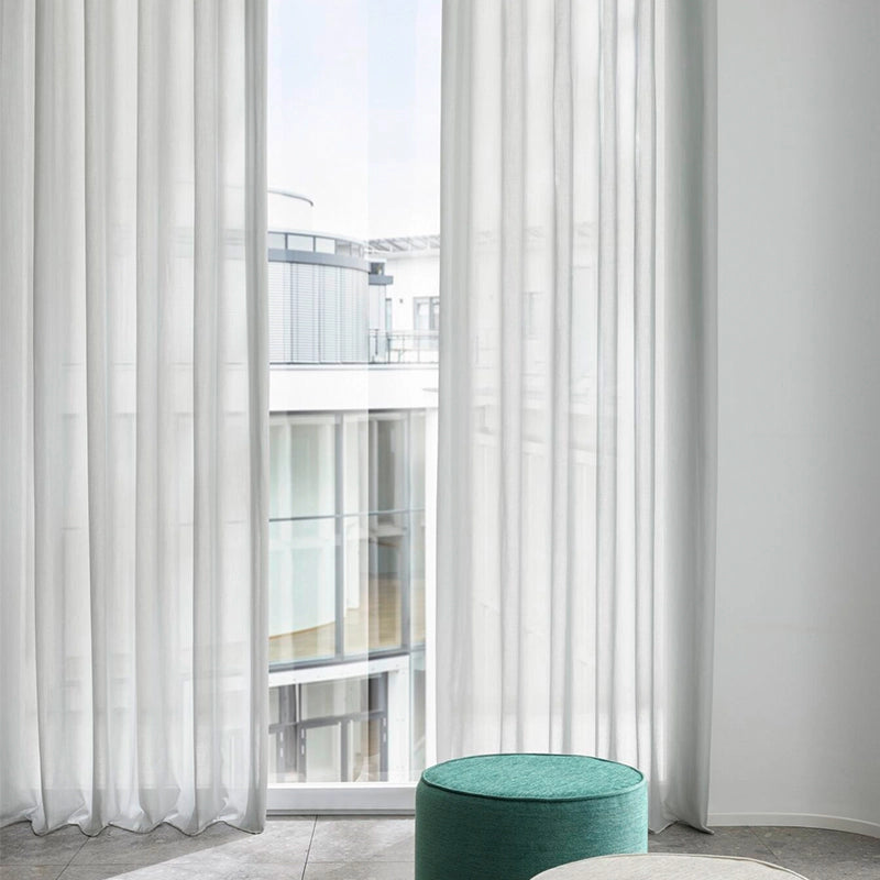 Silent Twill – natürlicher Akustikvorhang nach Maß mit seidigem Changeant-Effekt in modernen Farben